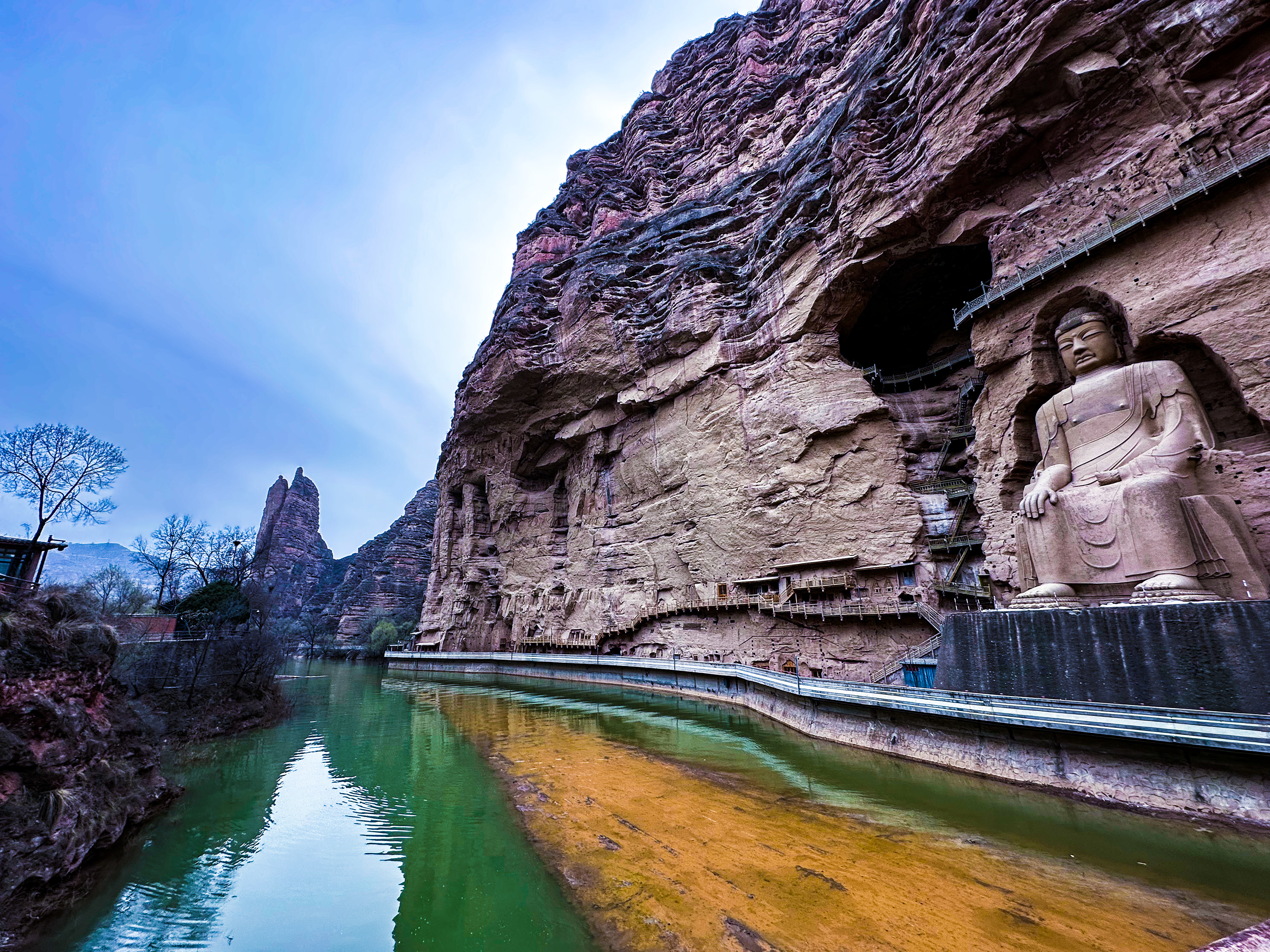 One-day tour to Bingling Temple from Lanzhou: Ride the waves at Lianhua Ferry and take a speedboat directly to Bingling Temple! Professional driver + experienced tour guide, creating the perfect cultural adventure!