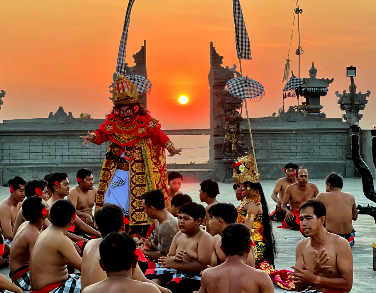 Karang Boma Cliff Sunset and Kecak Fire Dance in Uluwatu 