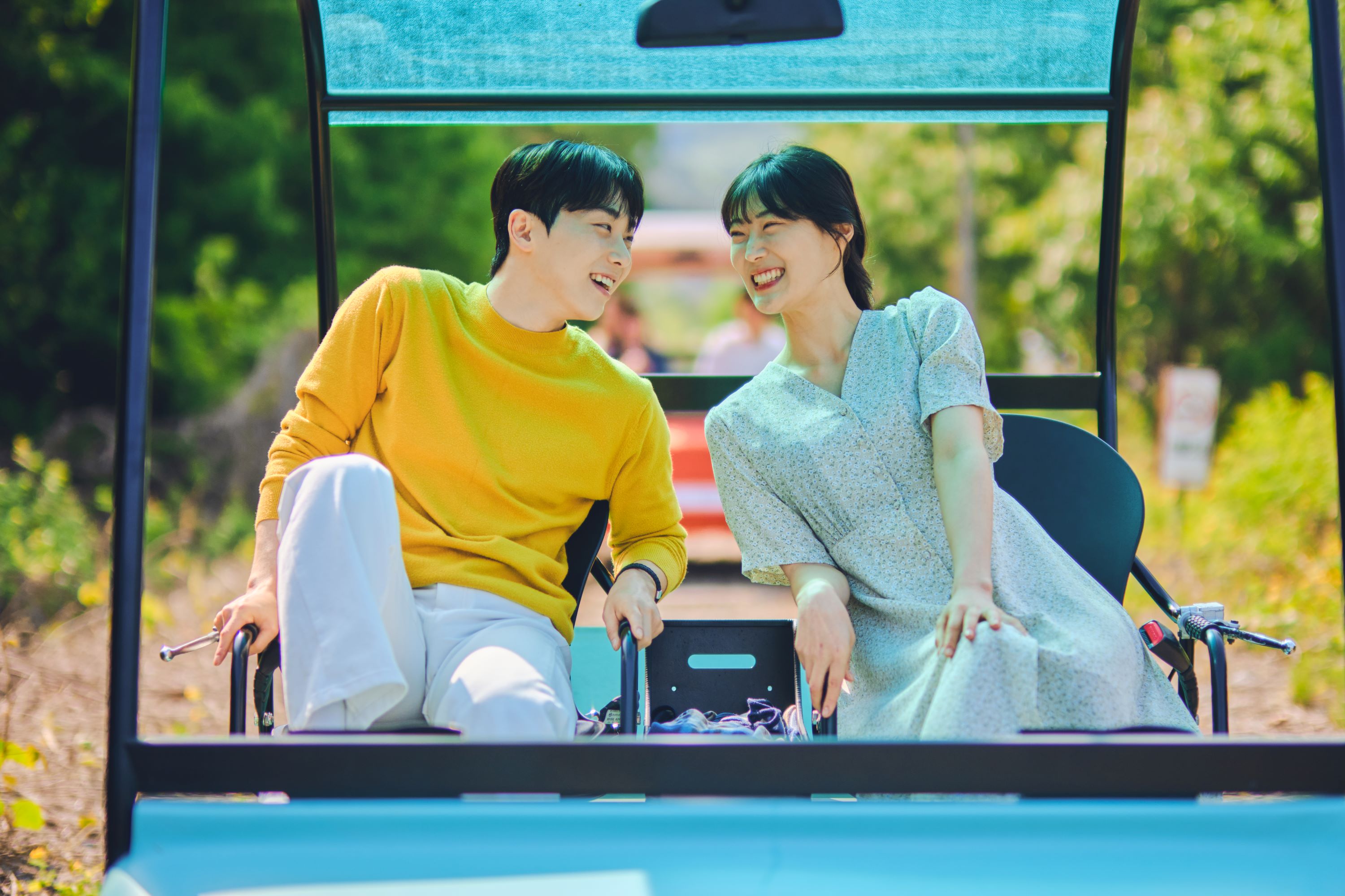 江村鐵道自行車是一項獨特的活動,您可以在舊鐵軌上騎行,欣賞周圍的壯麗景色。沿著風景優美的軌道騎行,周圍環繞著清新的綠意。 江村鐵道自行車是一項獨特的活動,您可以在舊鐵軌上騎行,欣賞周圍的壯麗景色。沿著風景優美的軌道騎行,周圍環繞著清新的綠意。