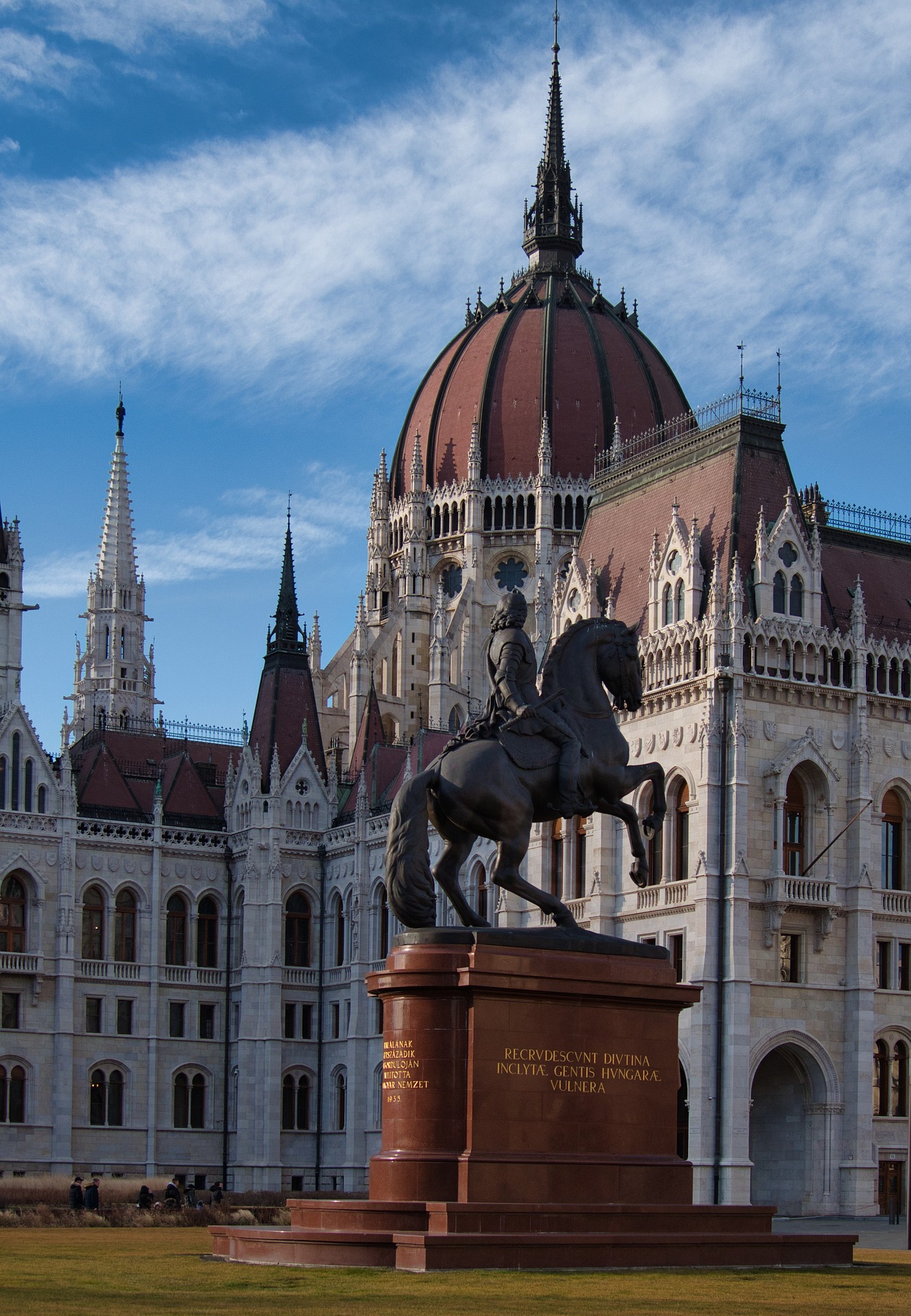 From Vienna: Budapest & Bratislava Guided One Day Tour