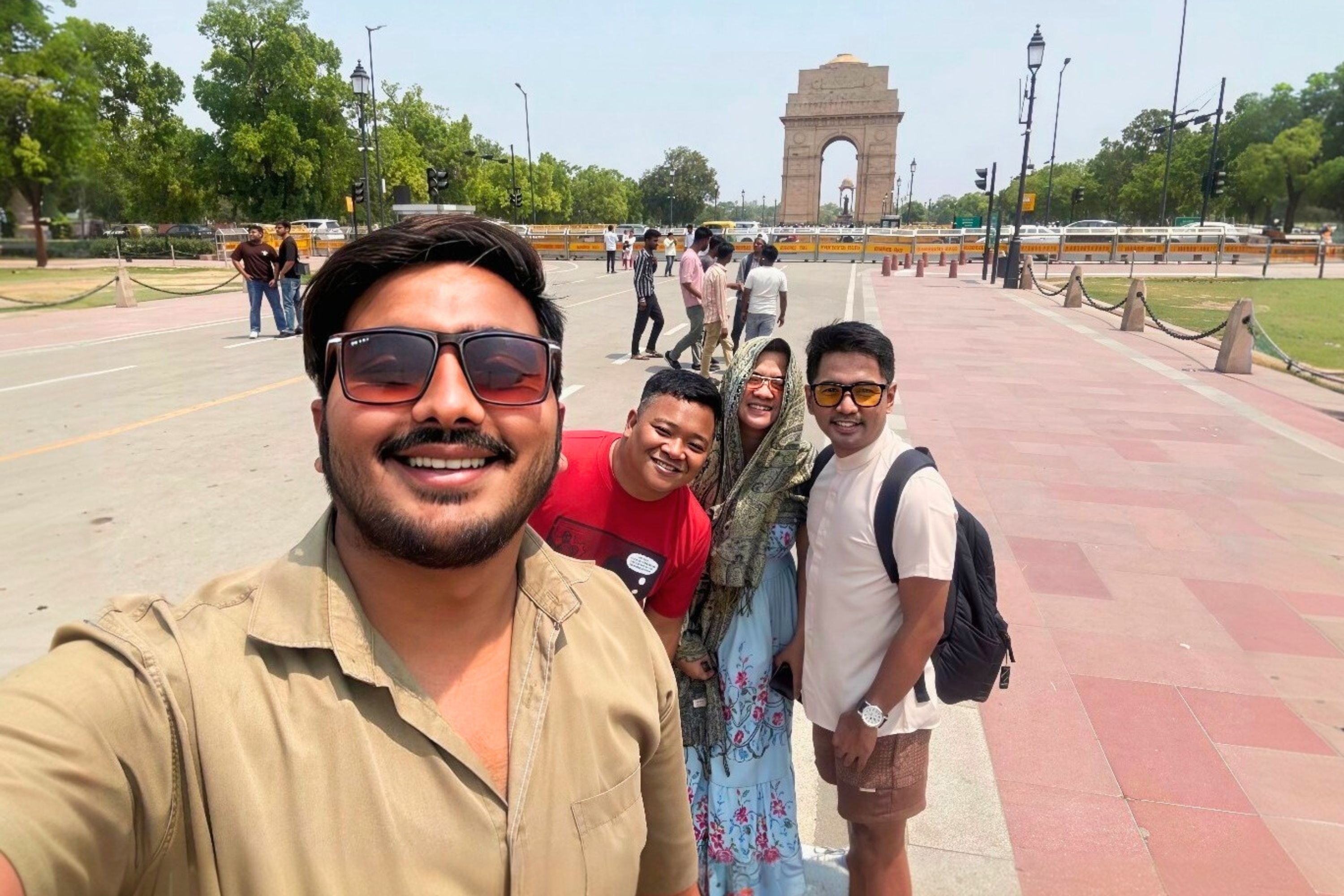 作為新德里一座著名的戰爭紀念碑，印度門是為了紀念陣亡將士而建。它被鬱鬱蔥蔥的草坪環繞，是驕傲、犧牲和國家榮譽的象徵。