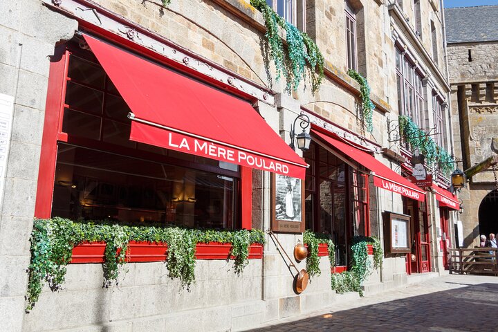 la mere poulard, a restaurant and hotel on mont saint-michel