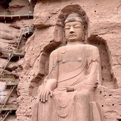 炳靈寺石窟是絲綢之路隴西段的重要佛教藝術遺址。這裡曾是秦漢以來重要的交通要道，也是絲綢之路南線的必經之地，晉代高僧法顯、唐朝文成公主等都曾途經此處。炳靈寺大佛像位於炳靈寺石窟第 171 龕，是一尊彌勒坐像，高達 27 米，為甘肅省第三大坐佛，也是世界第 9 大佛。