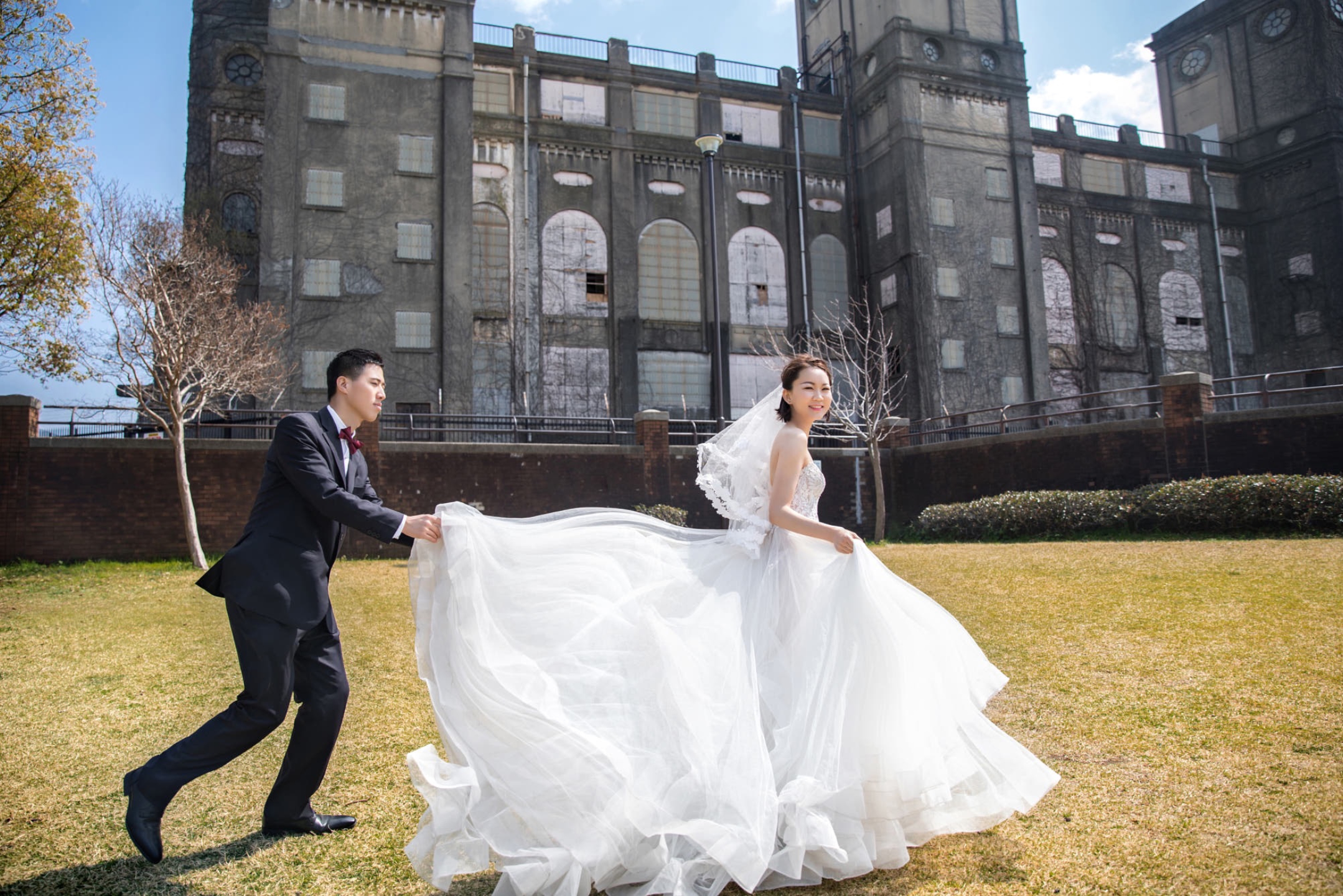 根岸森林公園：廣闊的綠地和開闊的草坪，提供遠離城市的自然背景