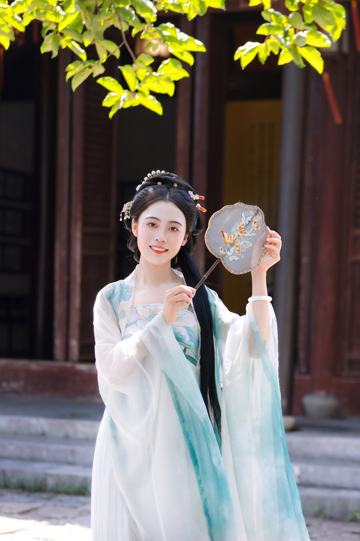 蘇州漢服旅拍（含漢服服裝+化妝+髮型髮飾+道具+底片全送）