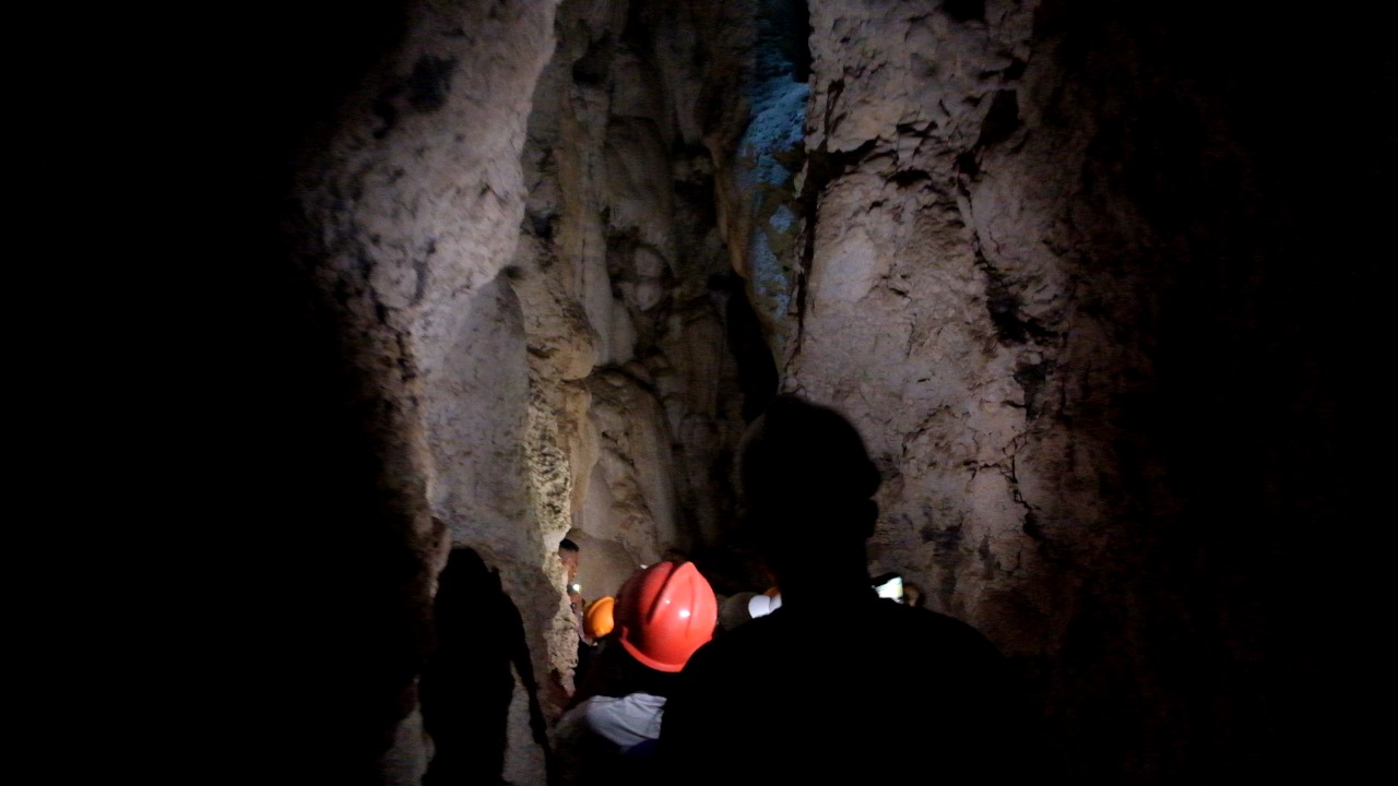 Half Day Tour Batu Cermin Cave And Sylvia Hill in Labuan Bajo