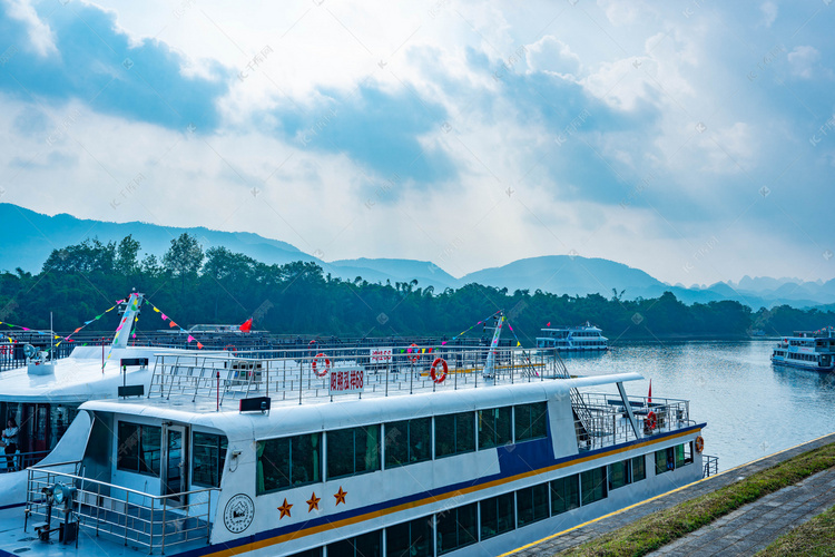 桂林灕江四星豪華遊船之旅（船票+自助餐+往返接送）