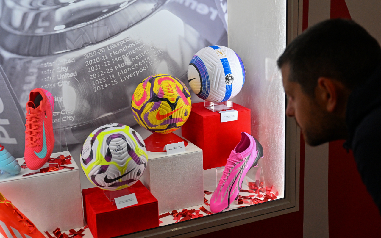 站在安菲爾德球場邊,欣賞每位球員都夢寐以求的景色 站在安菲爾德球場邊,欣賞每位球員都夢寐以求的景色