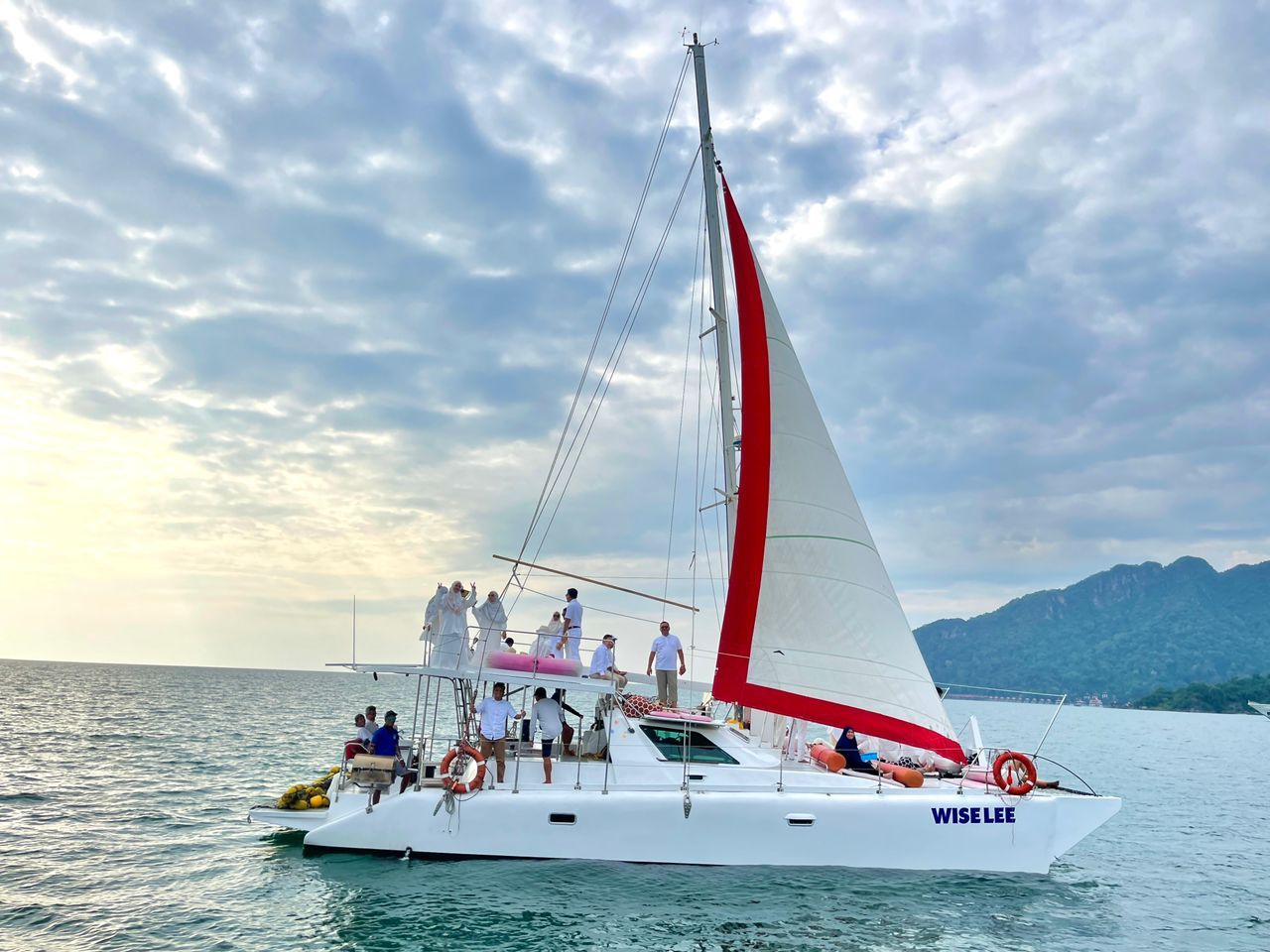 Standard Sunset Cruise with Dinner by Kapal Layar in Langkawi