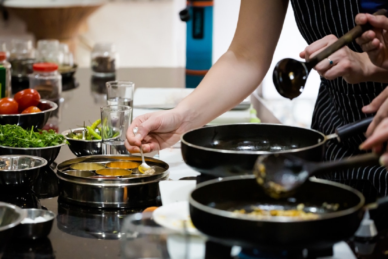 Cooking Secrets of Pune: Authentic Classes & Meal with a Chef Family