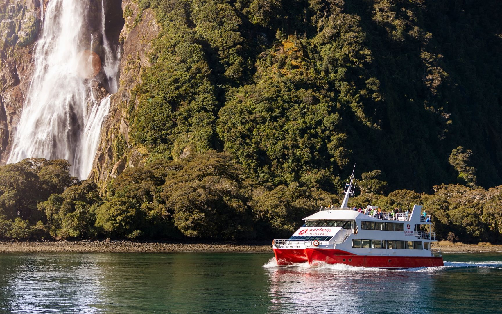 Milford Sound Coach and Cruise from Te Anau with Farm Tour