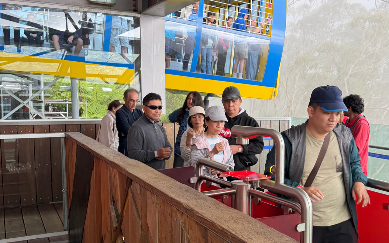 Sydney Blue Mountains Full-Day Private Tour with Zoo & Scenic World