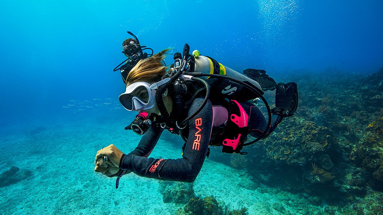 PADIエンリッチドエアーダイビングコース（ランタ島 / PADI Center提供）