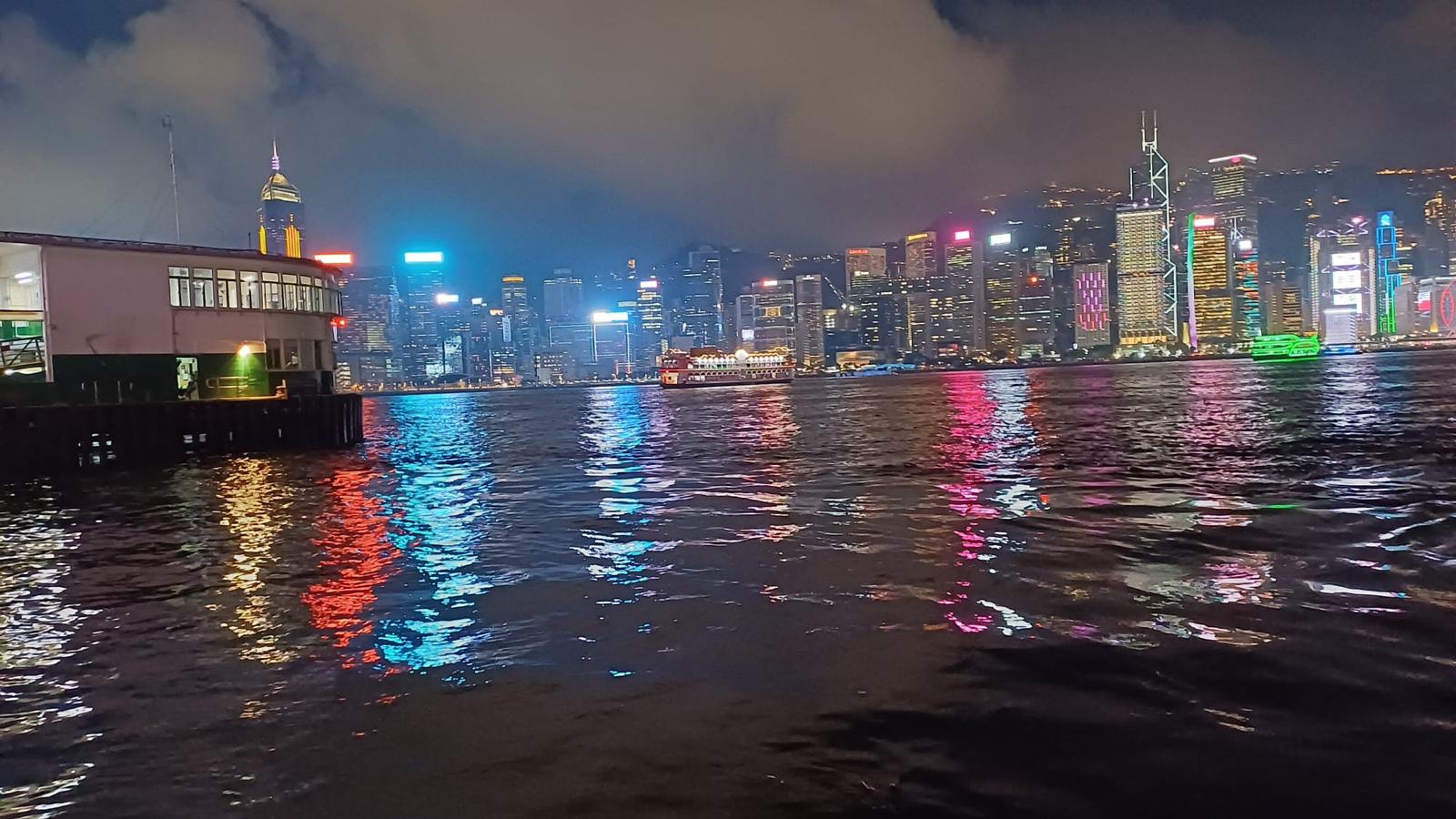 香港精彩山頂、維港及市區夜遊 | 含山頂纜車、天星小輪單程票