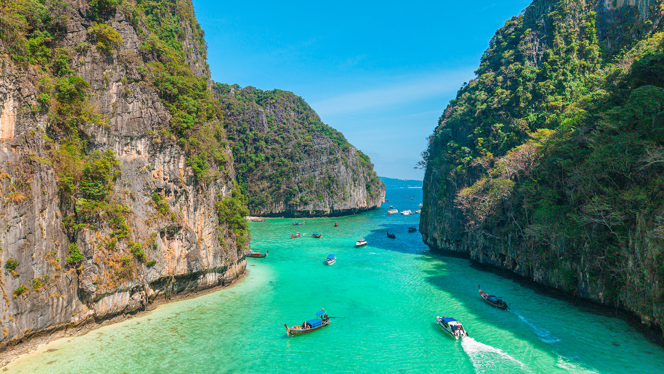 Discover the breathtaking Pileh Lagoon Discover the breathtaking Pileh Lagoon
