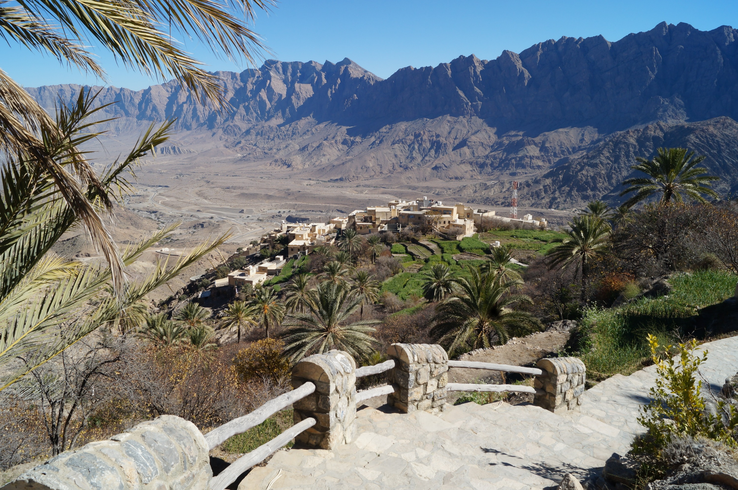 Wadi Bani Khaled峡谷 & 沃希拜沙漠吉普车越野之旅（马斯喀特出发）