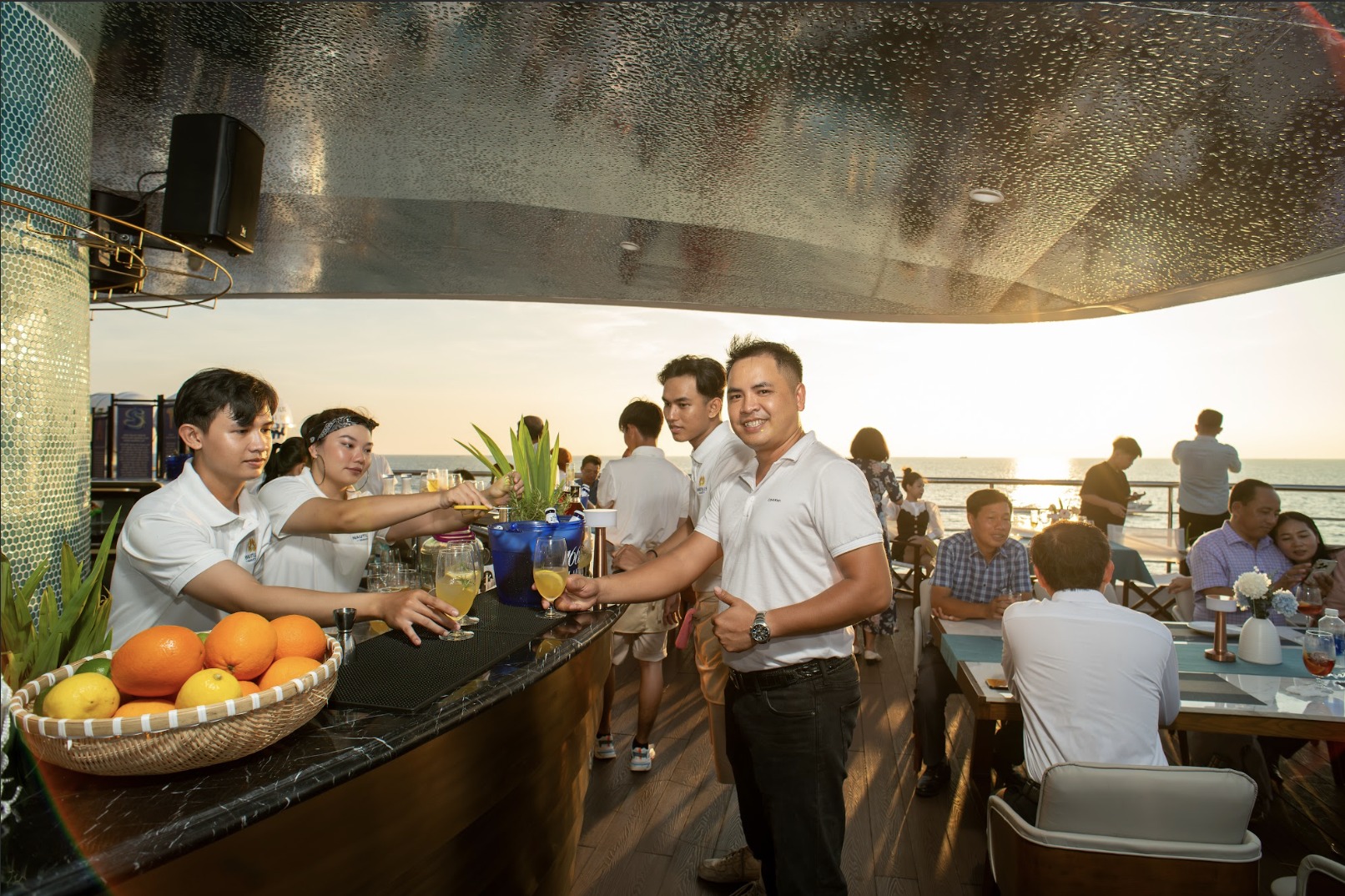 富國島日落之旅 & 鸚鵡螺合十禮遊輪用餐體驗
