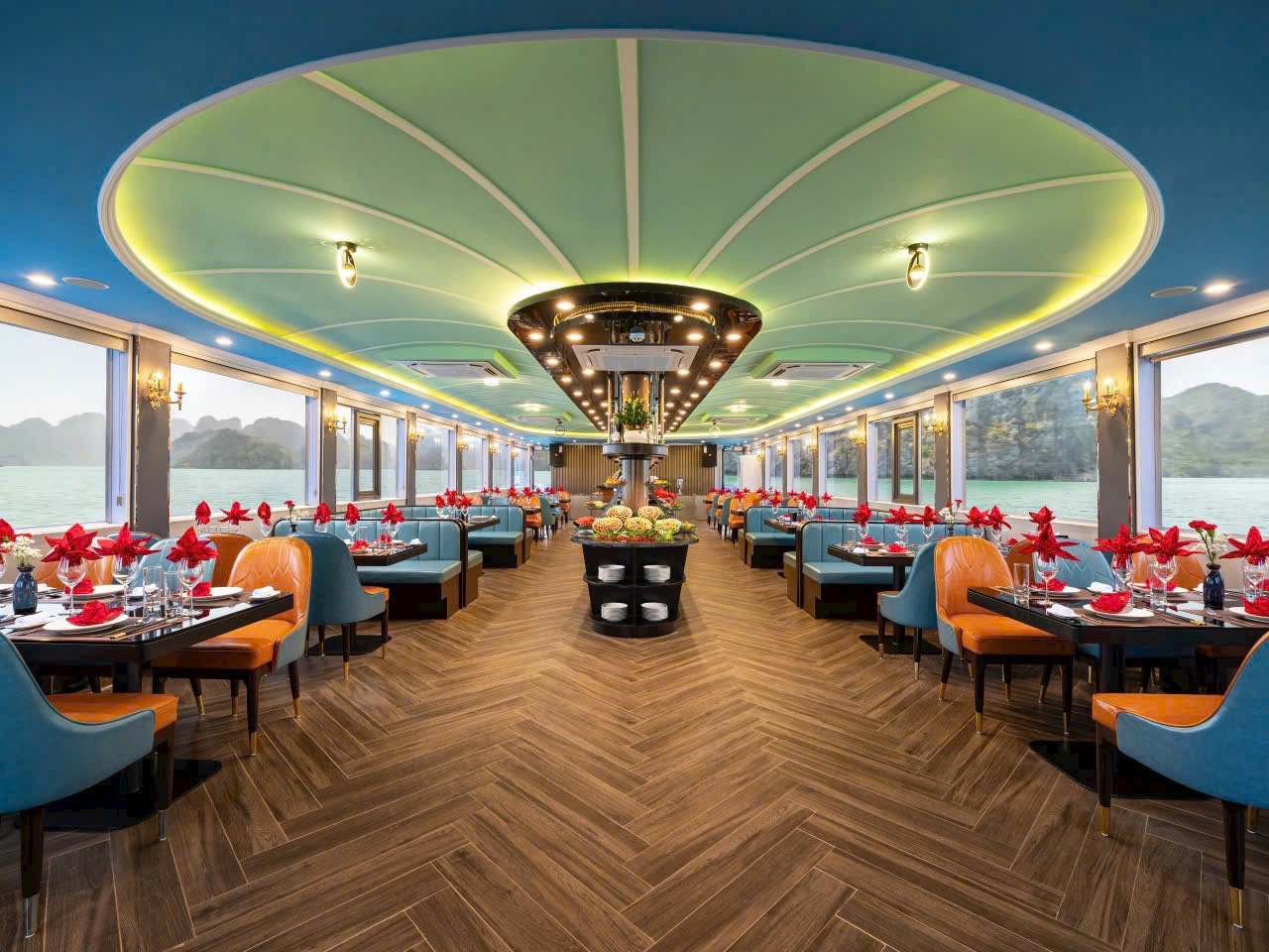 這家餐廳旨在提供奢華私密的用餐環境，非常適合浪漫晚餐和朋友聚會。