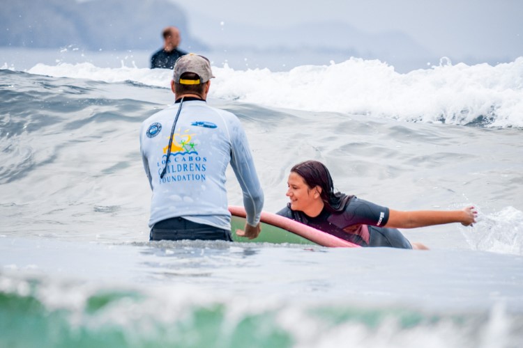 Master the art of surfing with expert guidance from a professional surf trainer