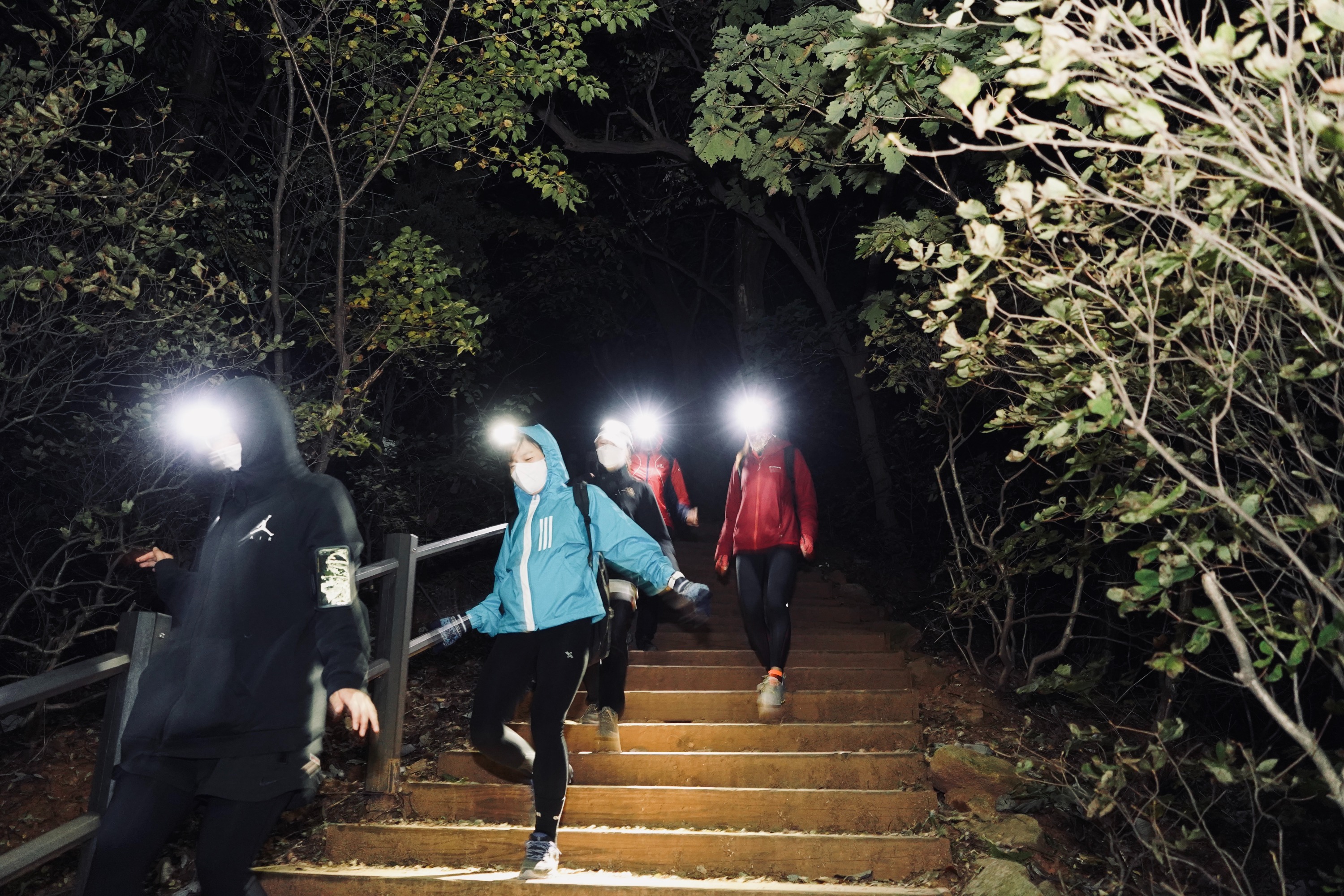 釜山 夜景観賞・荒嶺山ハイキングツアー