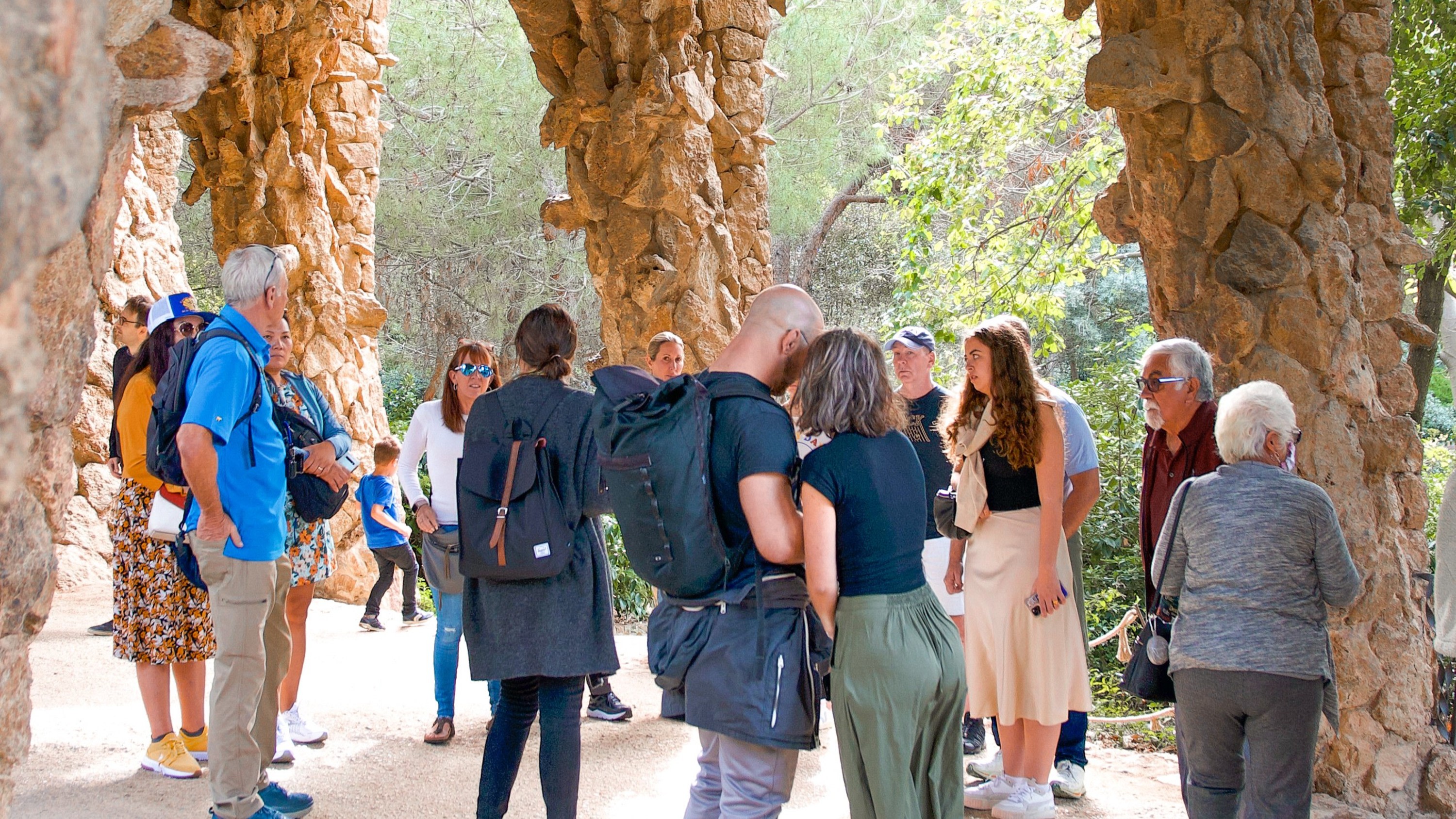 在當地導遊的帶領下，奎爾公園的每個長椅和馬賽克都將揭示安東尼·高第（Antoni Gaudí）願景背後的巧思。