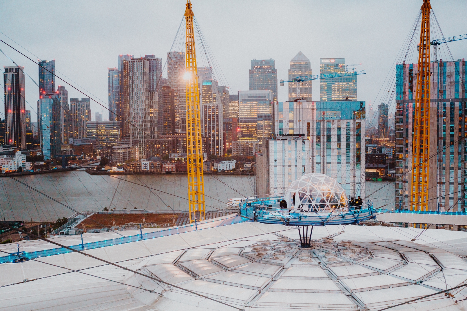 Up at The O2 飄雪體驗