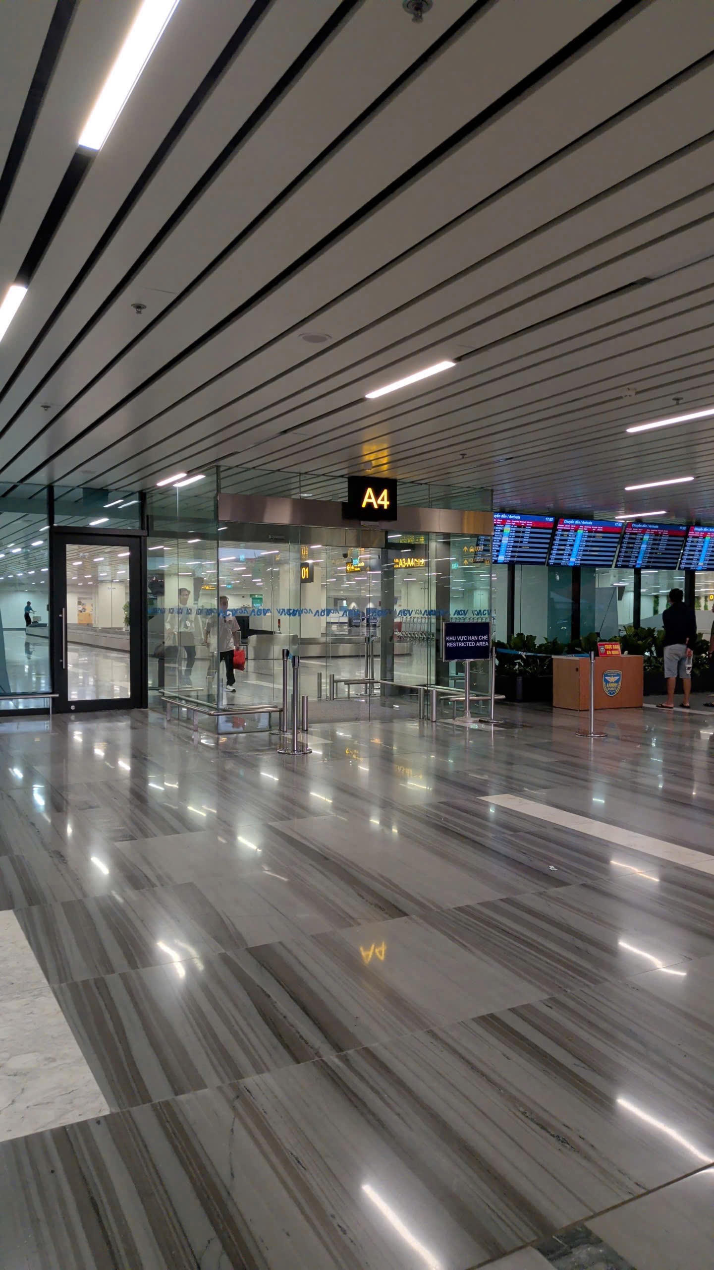 Arrival Terminal T3 - In front of A4 Gate