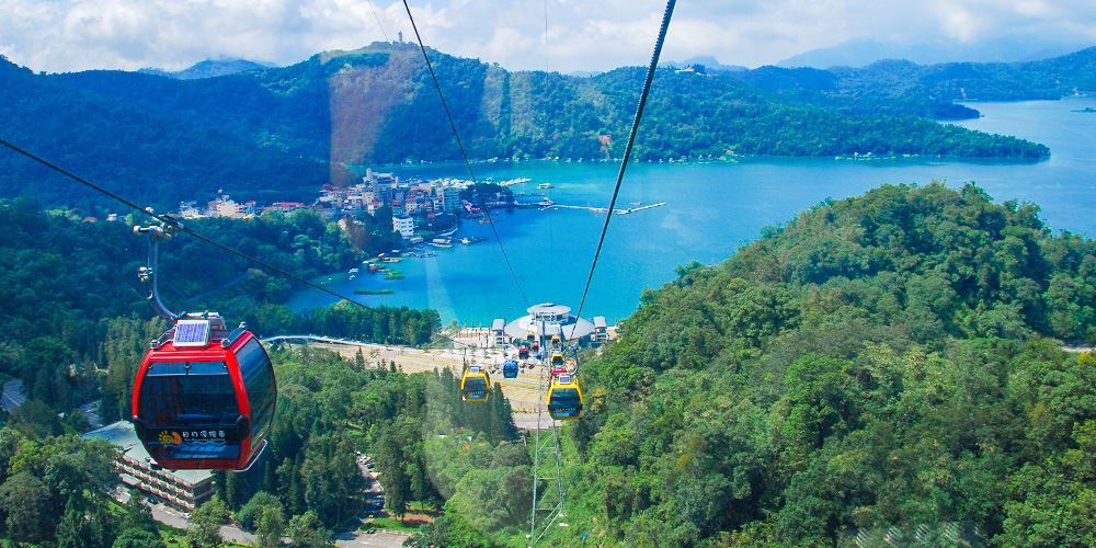 日月潭纜車:高空俯瞰湖光山色