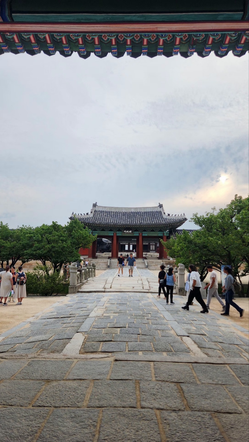 要點1 - 您可以一邊欣賞昌慶宮美麗的夜景，一邊聆聽精彩的朝鮮王朝故事。