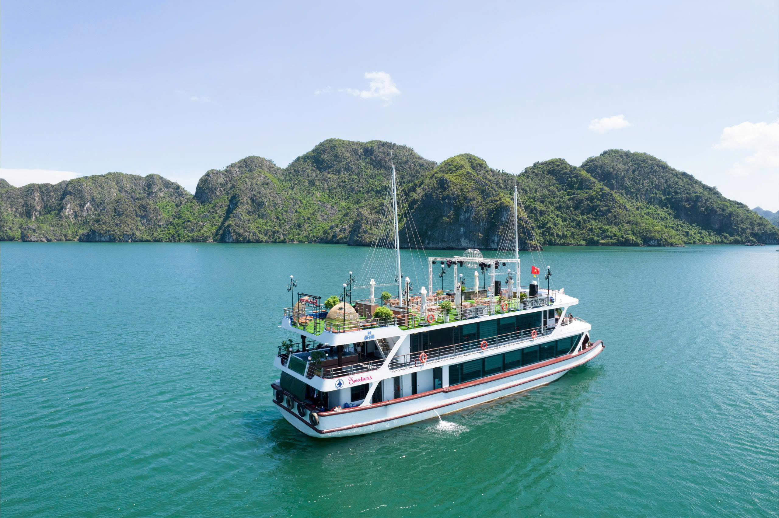 Sweetness Day Cruise: Ha Long Bay, Sung Sot, Ti Top