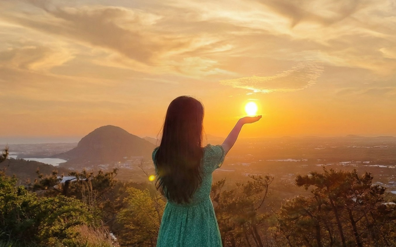 Jeju Gunsan Oreum Sunrise Experience with Hotel Pickup