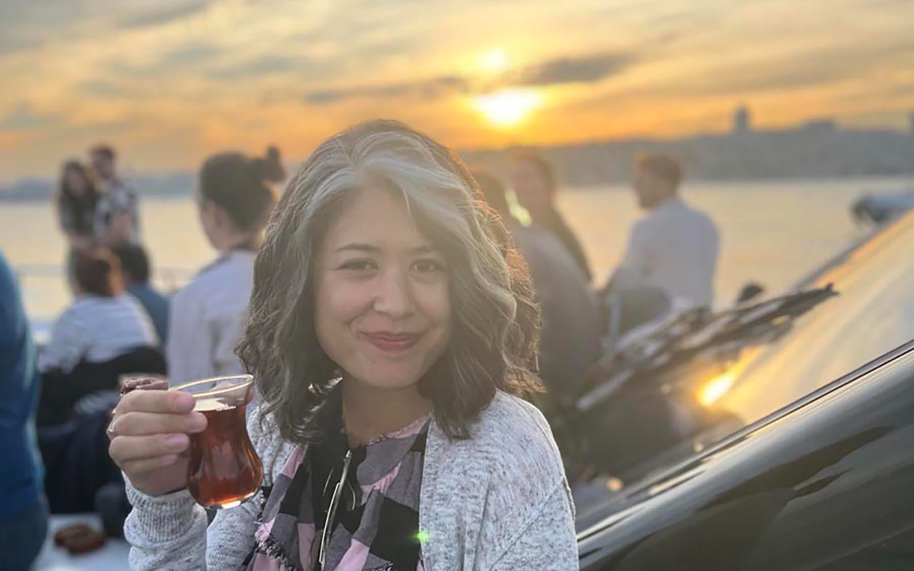 欣賞奧爾塔科伊清真寺的優雅,橋上的燈光與倒影交織成一幅動人畫面。 欣賞奧爾塔科伊清真寺的優雅,橋上的燈光與倒影交織成一幅動人畫面。