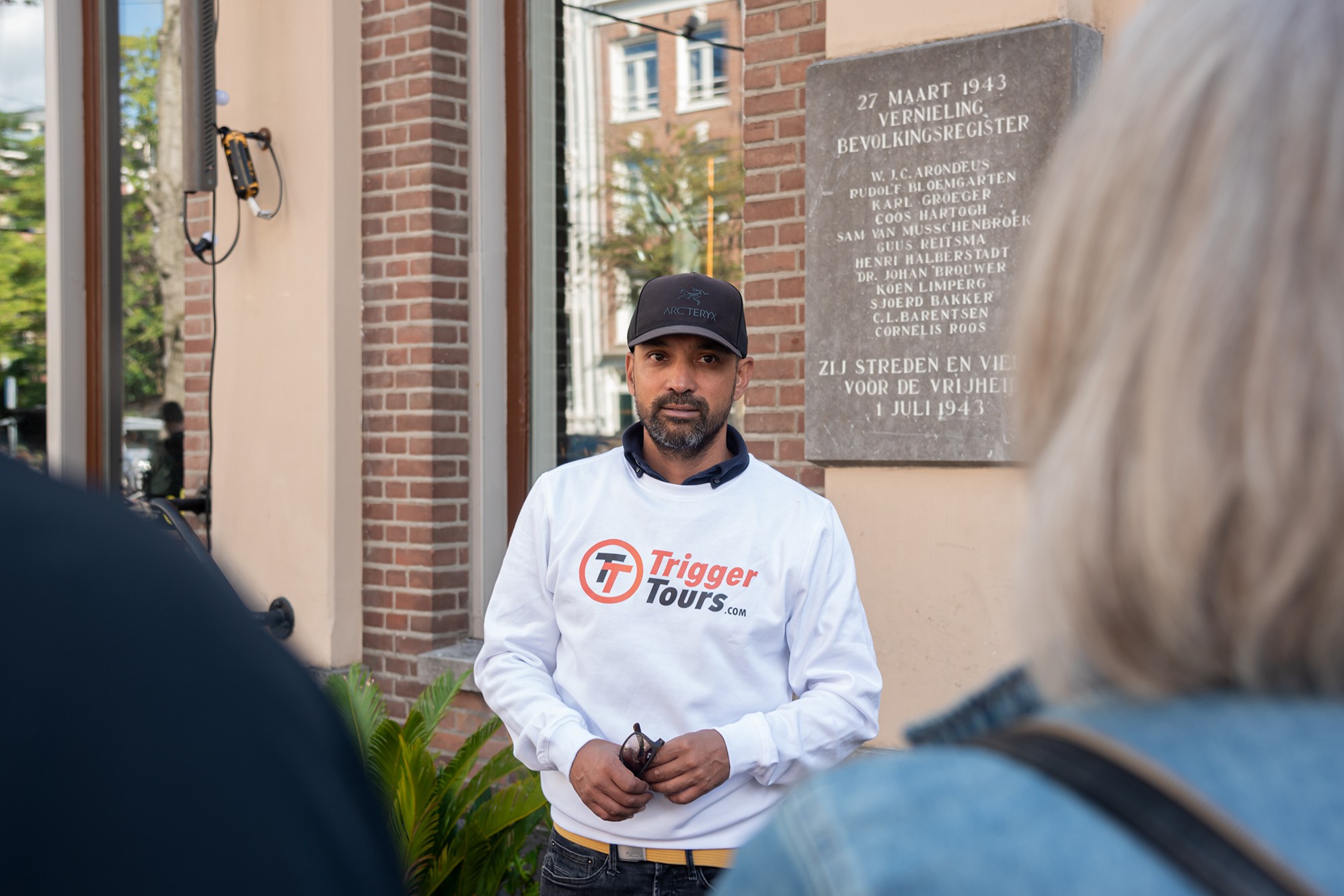 跟隨專業導遊，聆聽專業講解，分享深度知識