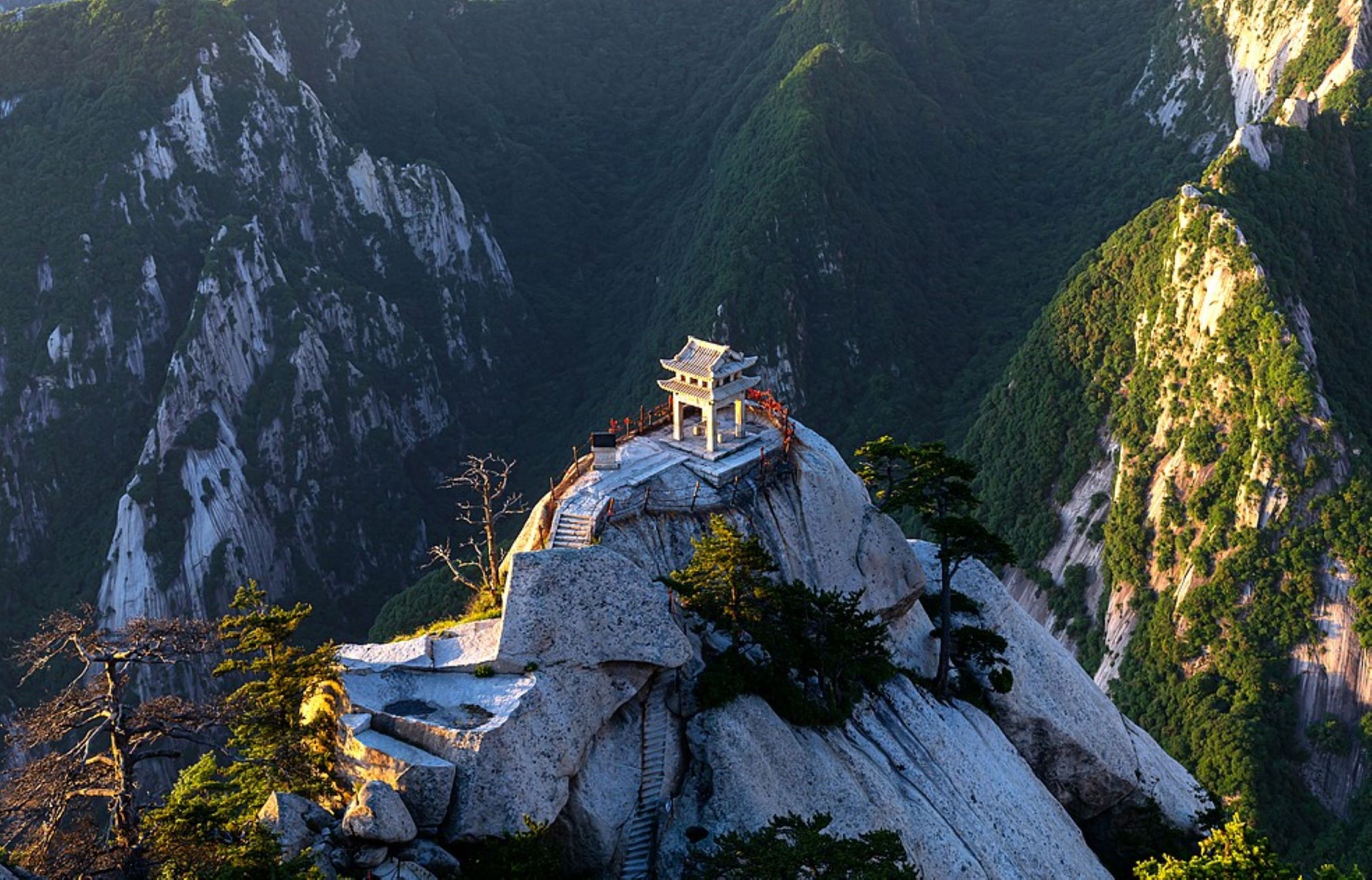 One-Day Tour to Mount Huashan, Shaanxi (Multiple Cable Car Routes Available)