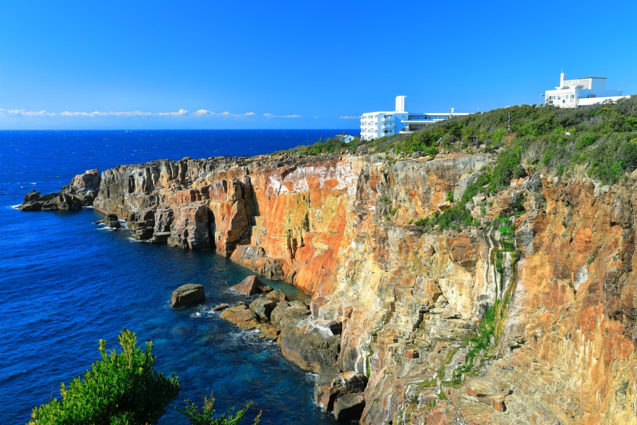 和歌山城·紀三井寺·黑潮市場·貴志站貓站長·白濱円月島·千畳敷·三段壁·白良濱·toretore市場·崎之湯二日遊｜大阪出發