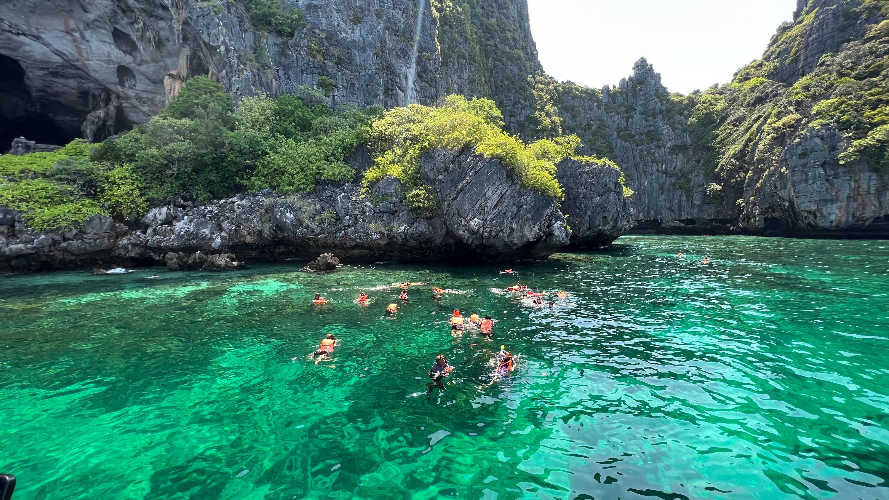皮皮島＆瑪雅灣＆蜜月島＆蛋島快艇一日遊