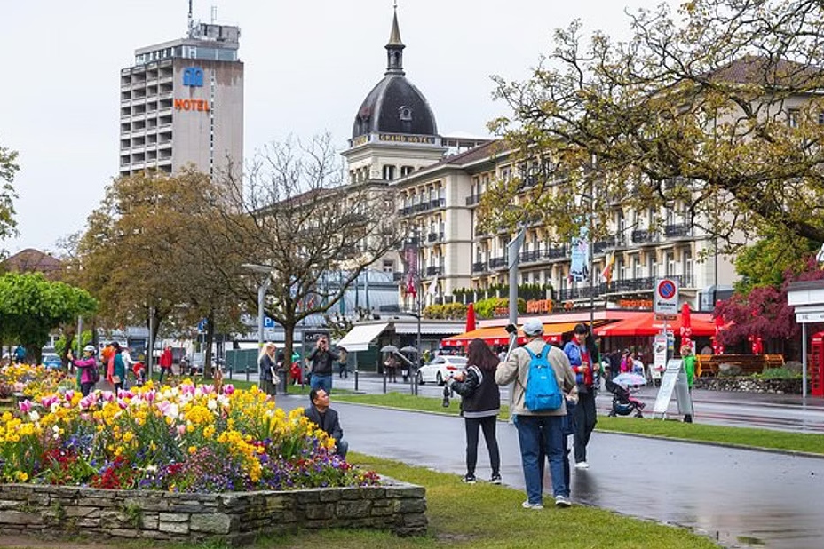 Interlaken Private Walking Tour with Cable Car to Harder Mountain