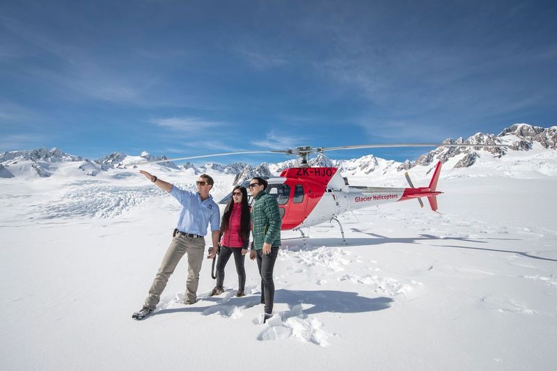 從庫克山機場出發的塔斯曼冰川 (Tasman Glacier) 風景優美的直升機觀光之旅