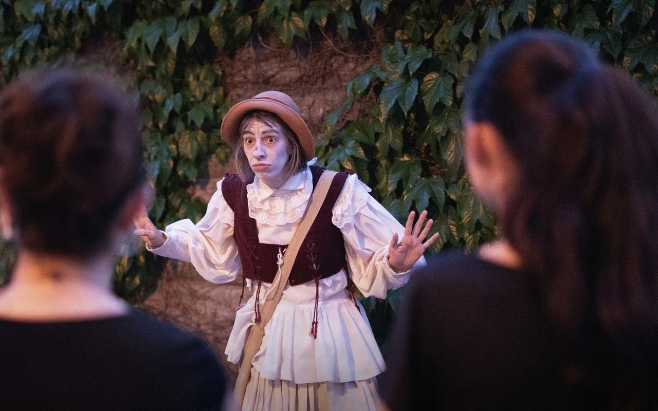 專業演員將帶領遊客漫步於「舊蒙特婁 (Old Montréal)」鬧鬼的街道，展開一場驚心動魄的鬼魂漫步之旅。