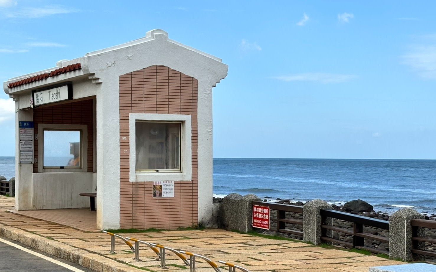 Tiaoshi Coast Bus Stop, Yangmingshan & Jinshan Hot Springs Tour (Hotel Pick-Up Optional)