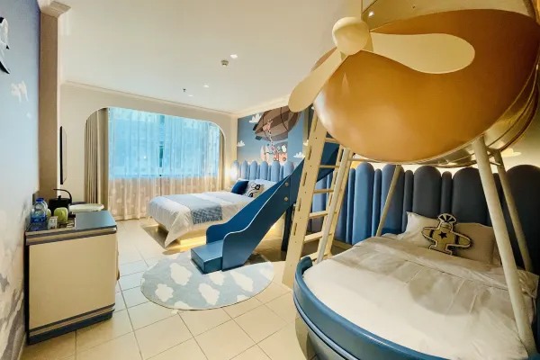 Beautiful Inn Room Environment Display Image