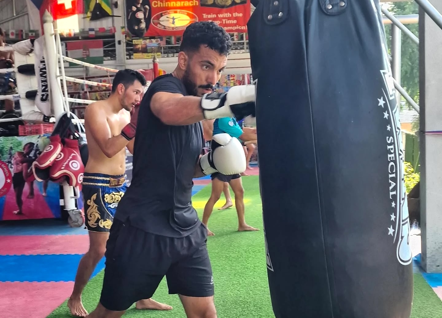 在泰拳課程中盡情揮灑汗水，即使是初學者也不用擔心！