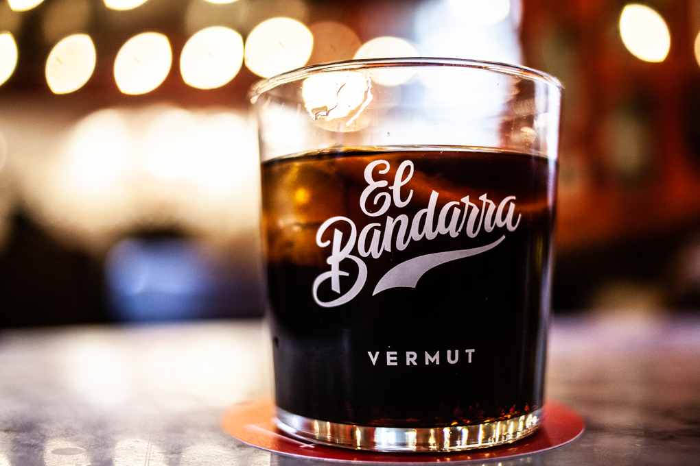 a cup with El Bandarra log