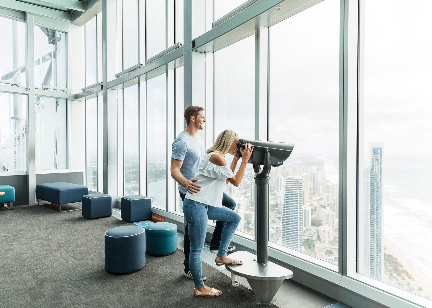 在海天一線的海濱城市上空，盡情享受難忘的回憶