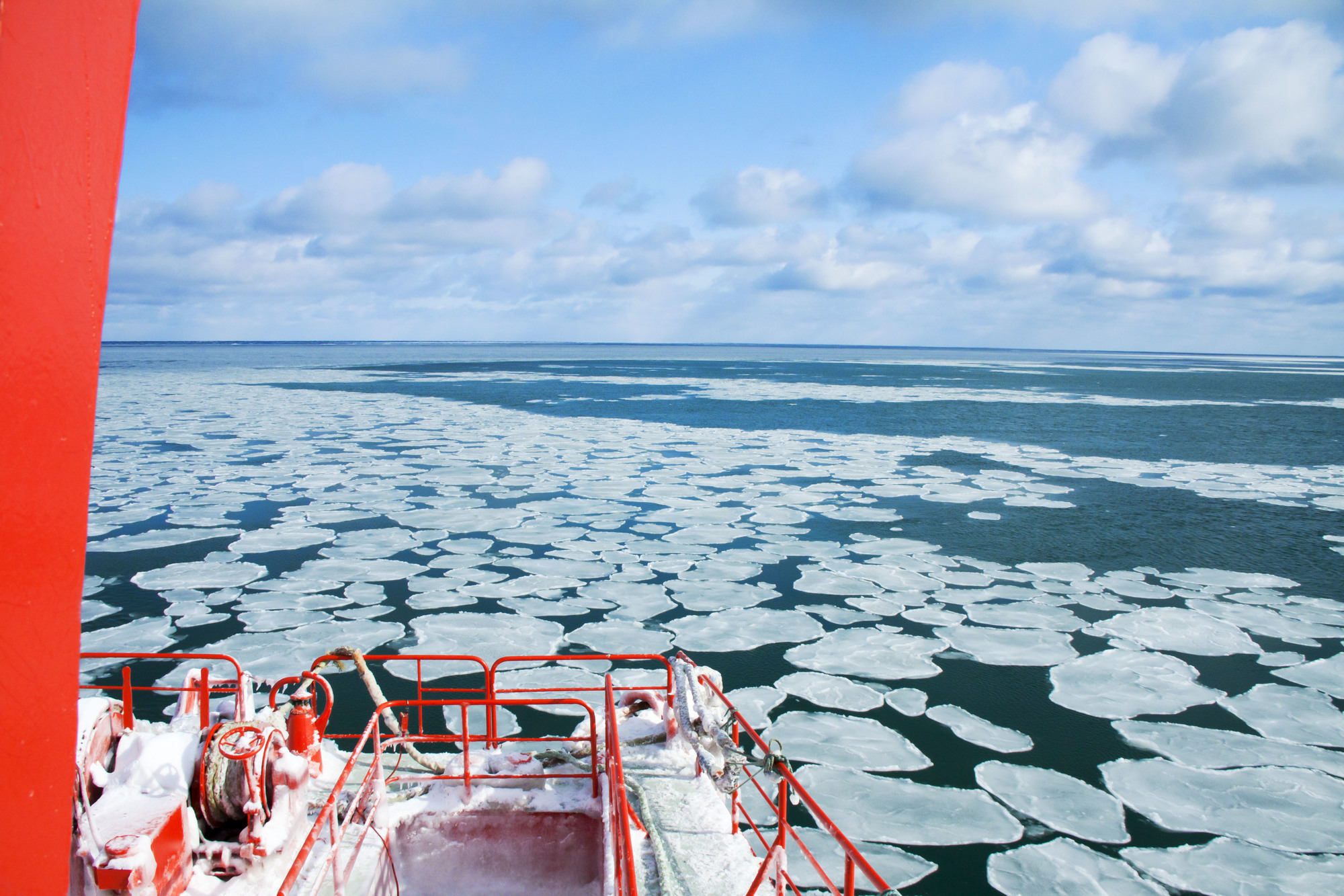 北海道破冰觀光船GARINKO II號 & 冰瀑節一日遊（巴士含WIFI & 廁所）