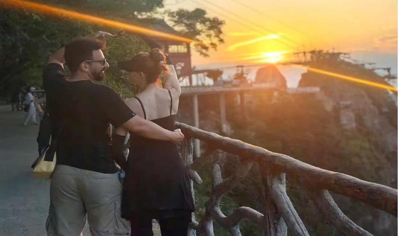 [Classic 5-Day In-Depth Tour] Zhangjiajie National Forest Park & Tianmen Mountain & Glass Bridge Grand Canyon & Furong Town & Fenghuang Ancient City 5 Days 4 Nights - Core Attractions