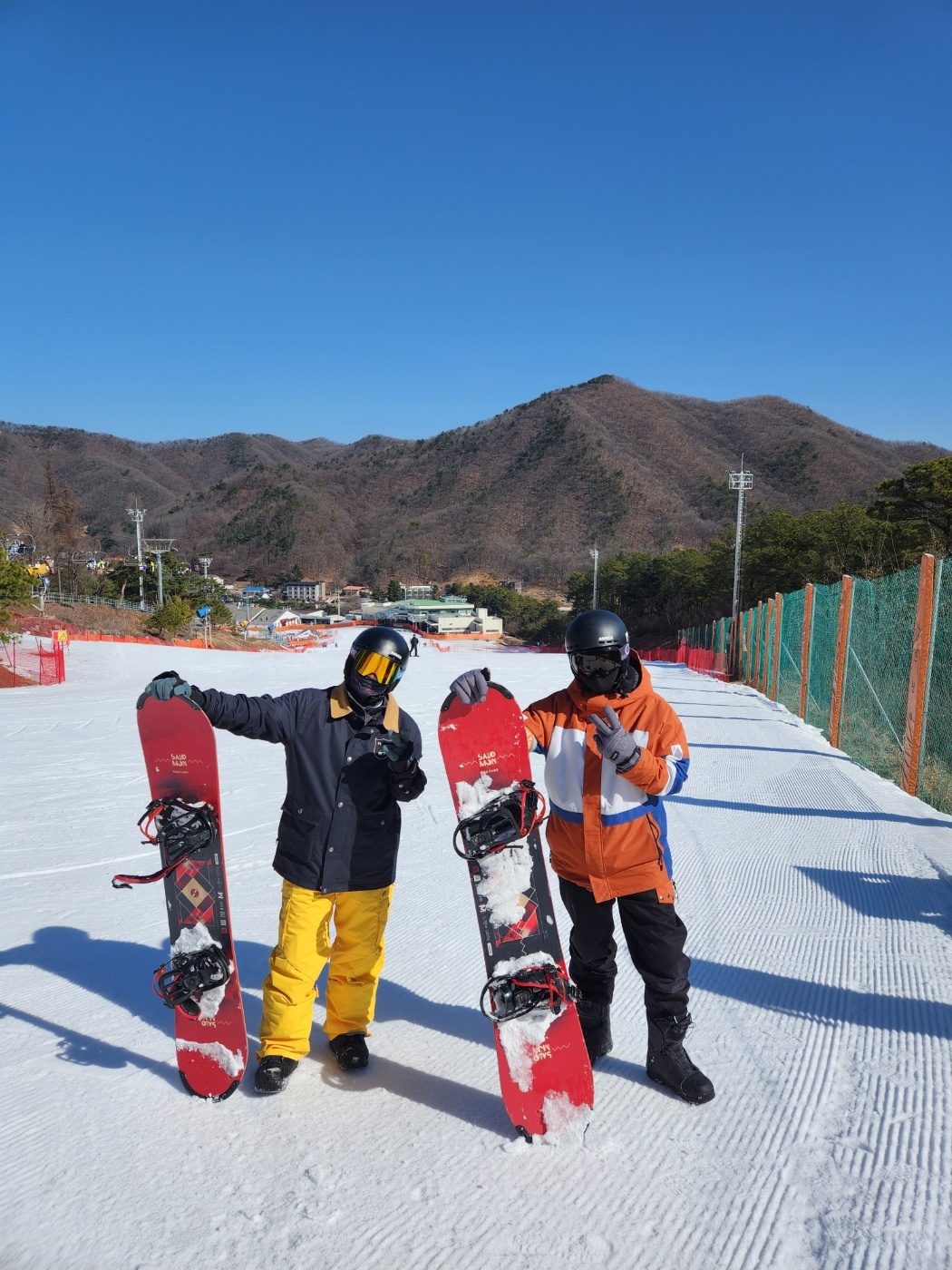 **Please be sure to meet up 10 minutes before departure. The tour guide will take photos to prove tourists who did not arrive on time, and will not contact or wait for the passengers individually before departure. No refunds will be allowed.