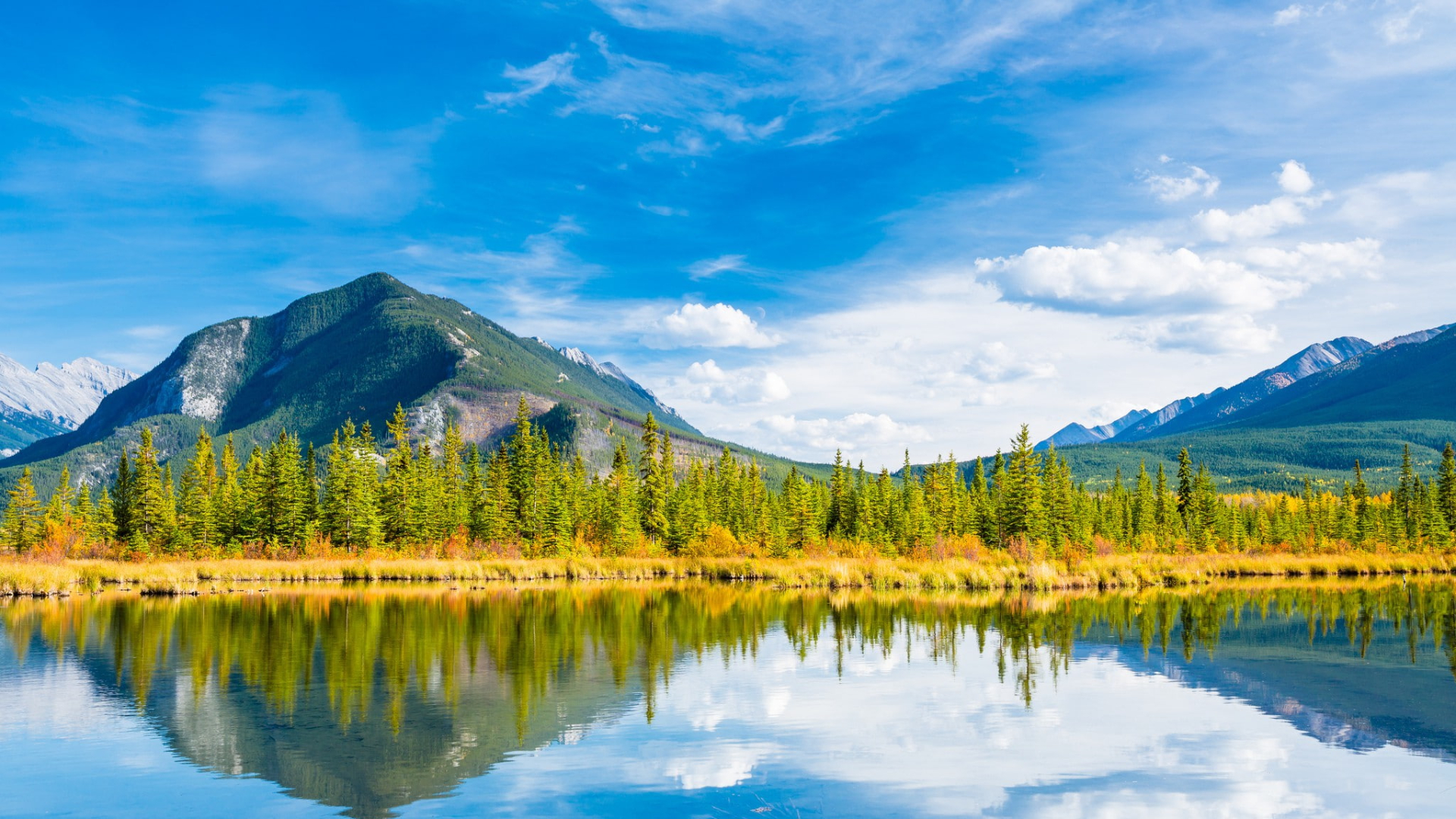 日落之旅：探索路易斯湖 (Lake Louise) 和明尼萬卡湖 (Lake Minnewanka)