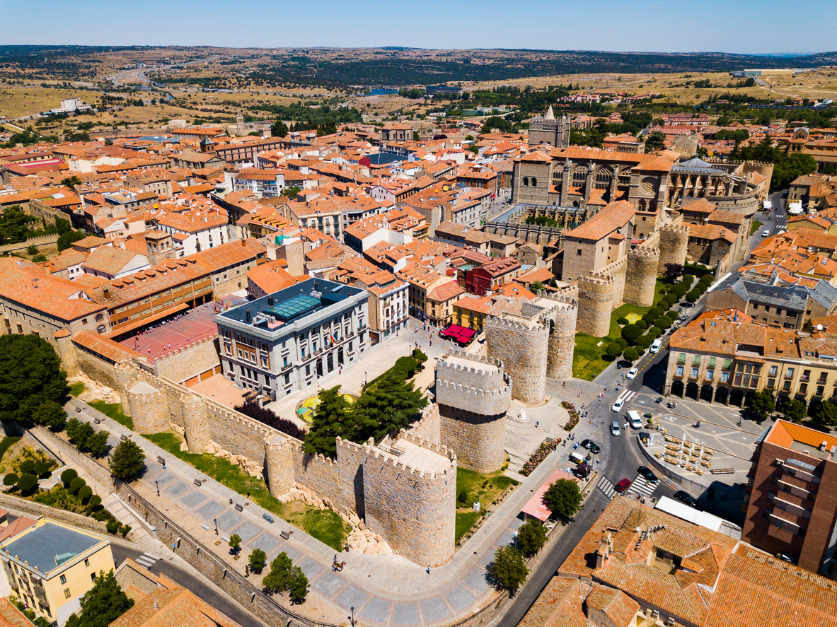 探索塞戈維亞 (Segovia) 和阿維拉 (Ávila) 的永恆奇蹟：從馬德里 (Madrid) 出發