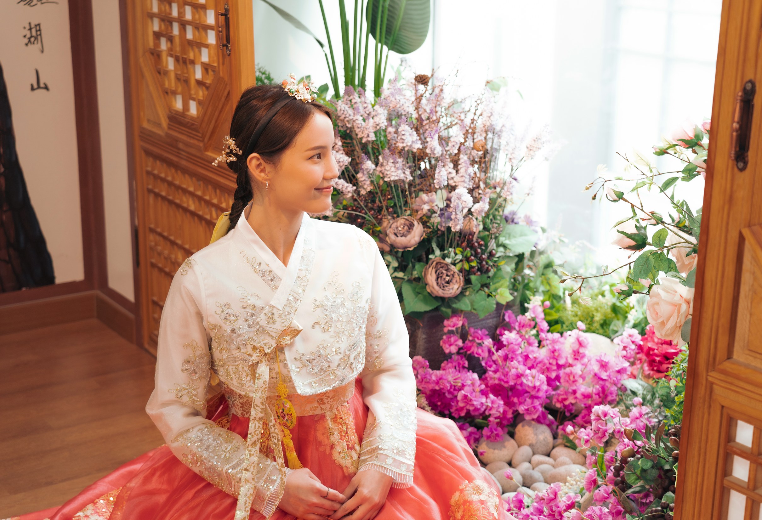 Traditional Hanbok Experience in Myeong-dong with In-House Studio